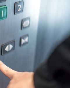 Systemy bezpieczeństwa wykorzystywane we współczesnych windach